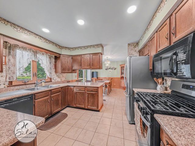 630 Oceola Drive, Algonquin, IL 60102