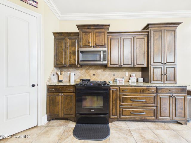102 Copper Ridge Drive, Youngsville, LA 70592