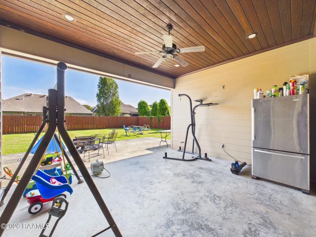 102 Copper Ridge Drive, Youngsville, LA 70592