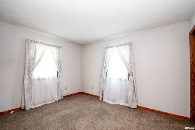 102 E EDEN Street, East Peoria, IL 61611