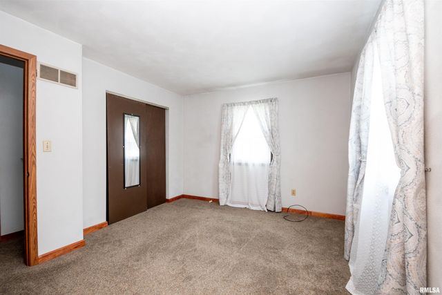 102 E EDEN Street, East Peoria, IL 61611