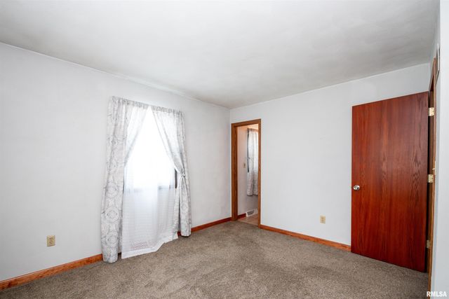 102 E EDEN Street, East Peoria, IL 61611