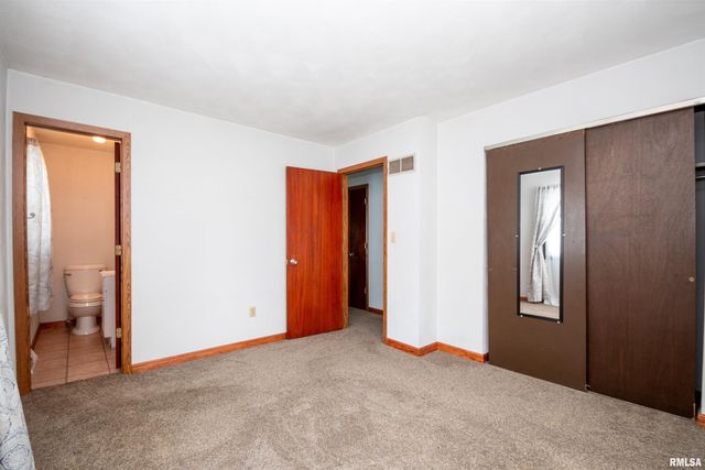 102 E EDEN Street, East Peoria, IL 61611