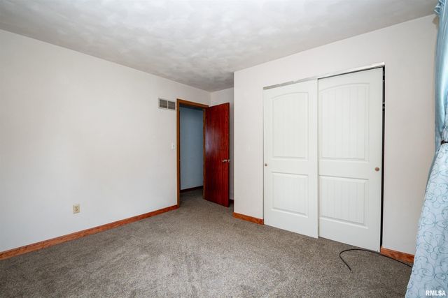 102 E EDEN Street, East Peoria, IL 61611
