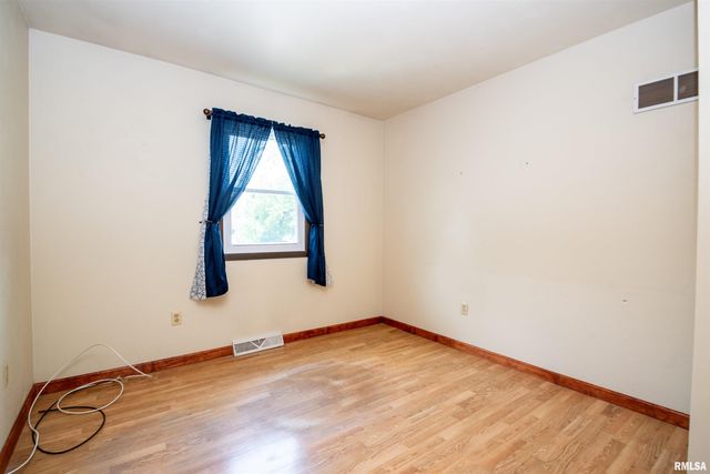 102 E EDEN Street, East Peoria, IL 61611