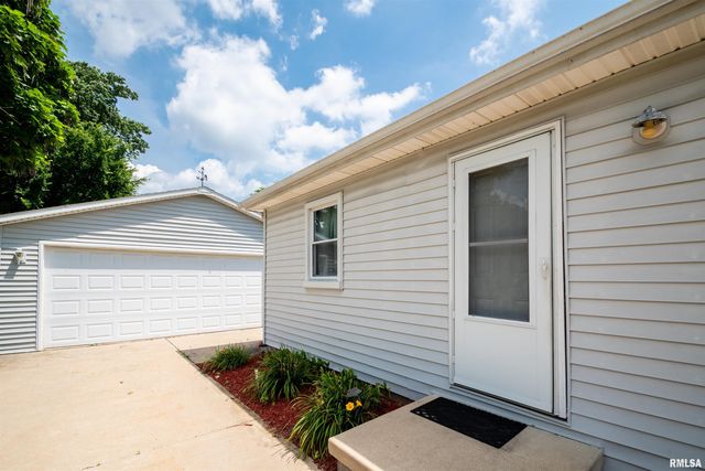 102 E EDEN Street, East Peoria, IL 61611