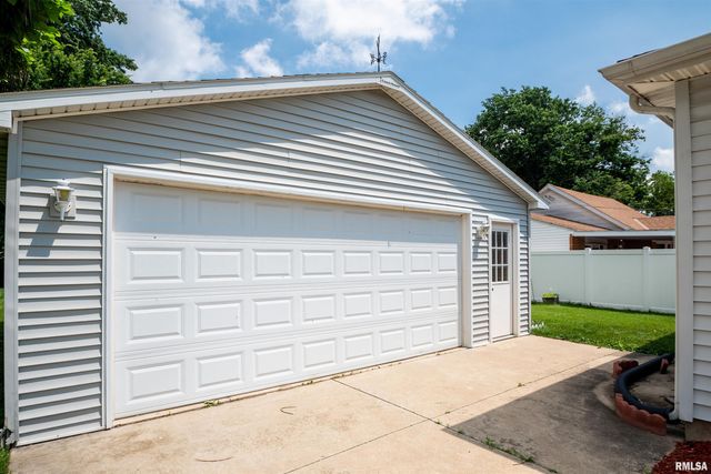 102 E EDEN Street, East Peoria, IL 61611