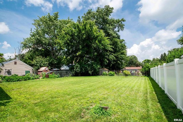 102 E EDEN Street, East Peoria, IL 61611