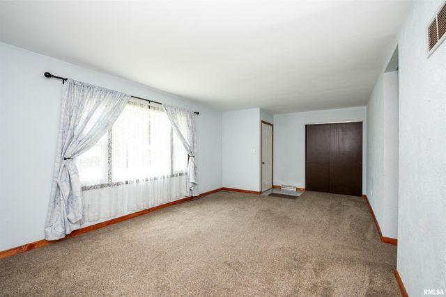 102 E EDEN Street, East Peoria, IL 61611
