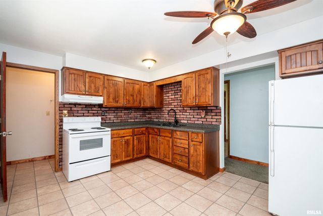102 E EDEN Street, East Peoria, IL 61611