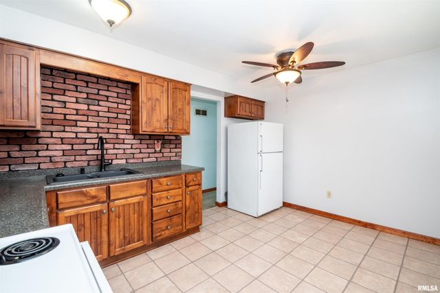 102 E EDEN Street, East Peoria, IL 61611