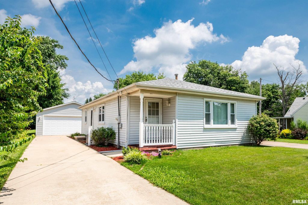 102 E EDEN Street, East Peoria, IL 61611