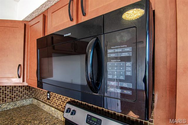 689 BOCA RATON Drive B, St Peters, MO 63376