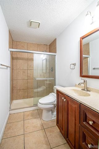 689 BOCA RATON Drive B, St Peters, MO 63376