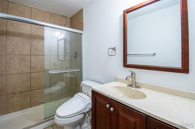 689 BOCA RATON Drive B, St Peters, MO 63376