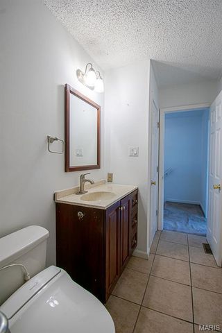 689 BOCA RATON Drive B, St Peters, MO 63376