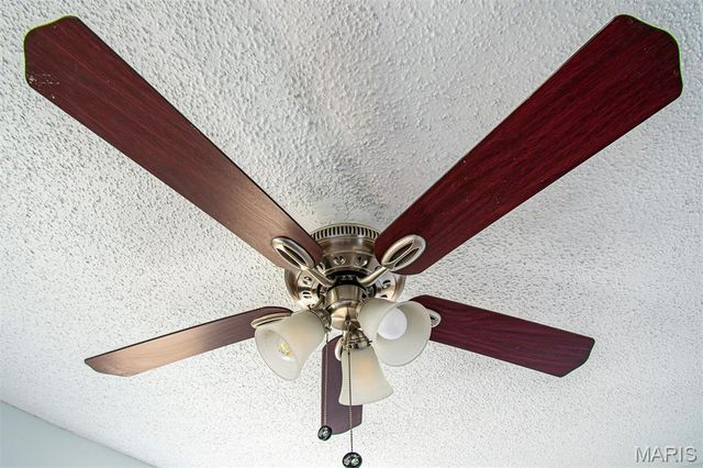 689 BOCA RATON Drive B, St Peters, MO 63376