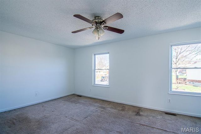 689 BOCA RATON Drive B, St Peters, MO 63376