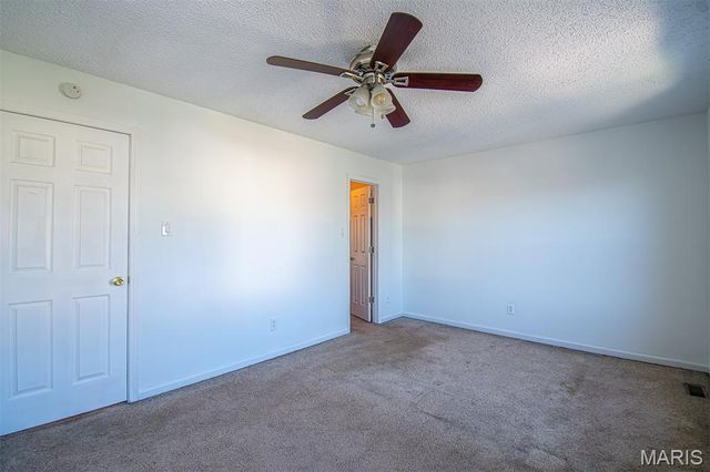 689 BOCA RATON Drive B, St Peters, MO 63376