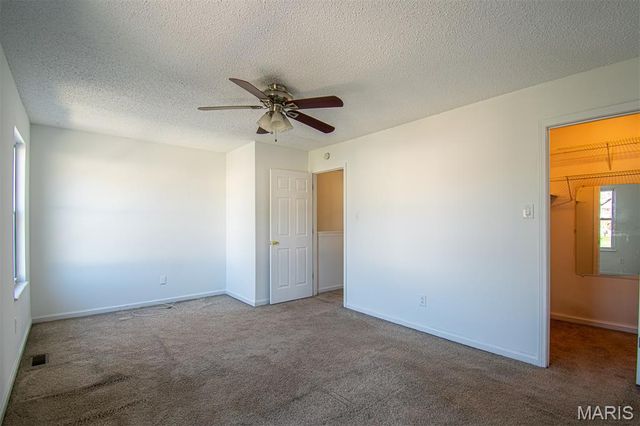 689 BOCA RATON Drive B, St Peters, MO 63376