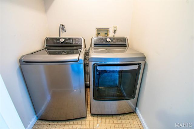 689 BOCA RATON Drive B, St Peters, MO 63376