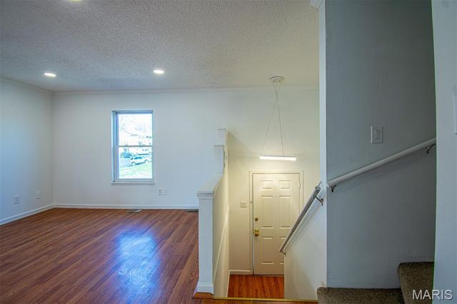 689 BOCA RATON Drive B, St Peters, MO 63376