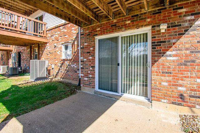 689 BOCA RATON Drive B, St Peters, MO 63376