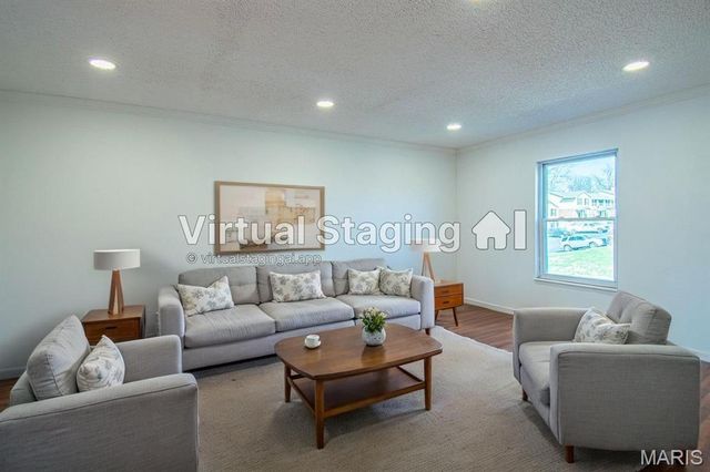 689 BOCA RATON Drive B, St Peters, MO 63376