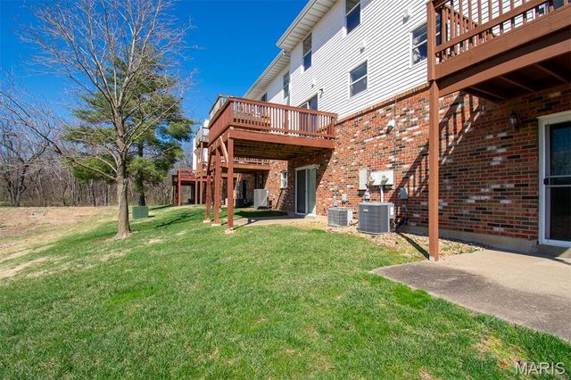 689 BOCA RATON Drive B, St Peters, MO 63376