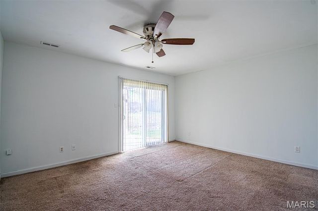 689 BOCA RATON Drive B, St Peters, MO 63376