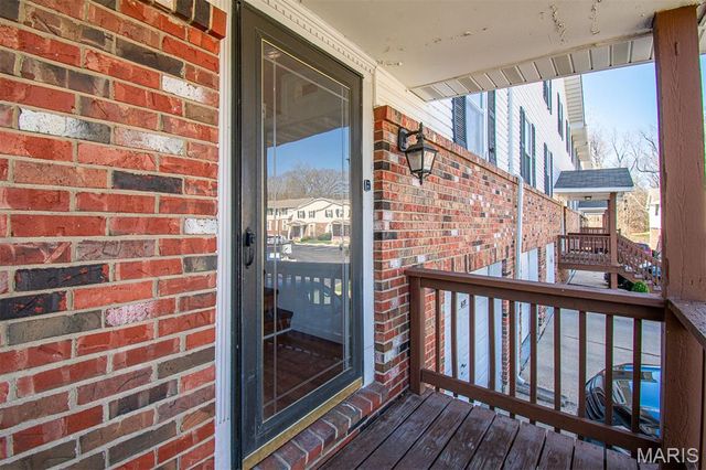 689 BOCA RATON Drive B, St Peters, MO 63376