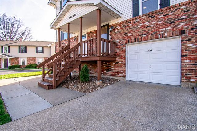 689 BOCA RATON Drive B, St Peters, MO 63376