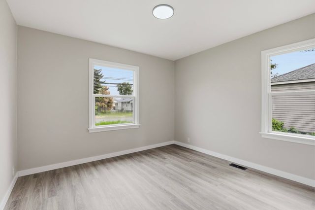 2306 E Nora Ave, Spokane, WA 99207