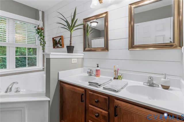6013 Summerhouse Ct, Midlothian, VA 23112