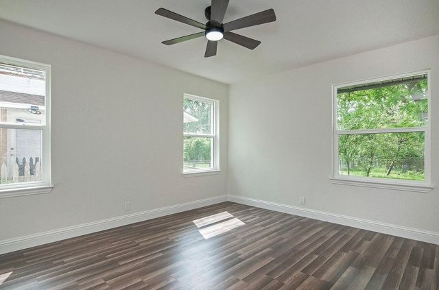 2608 Lockhart Avenue, Dallas, TX 75228