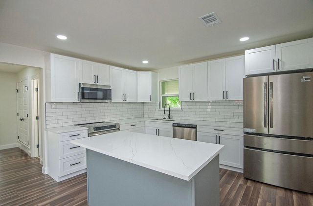 2608 Lockhart Avenue, Dallas, TX 75228