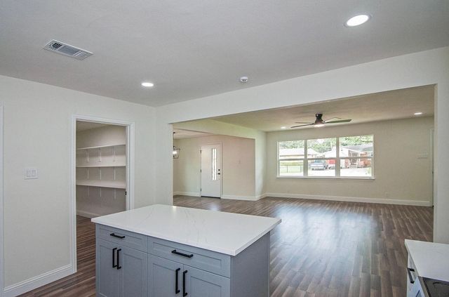 2608 Lockhart Avenue, Dallas, TX 75228