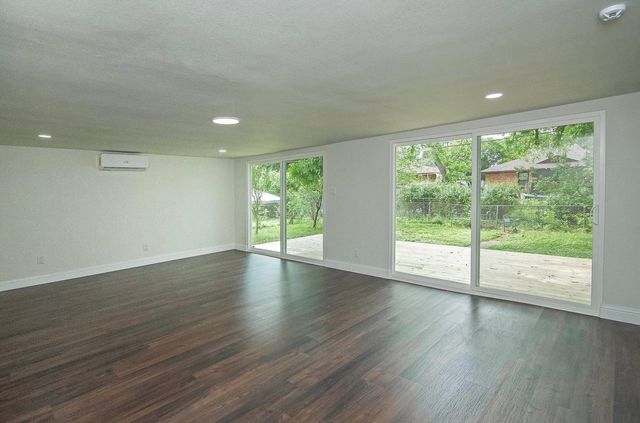 2608 Lockhart Avenue, Dallas, TX 75228