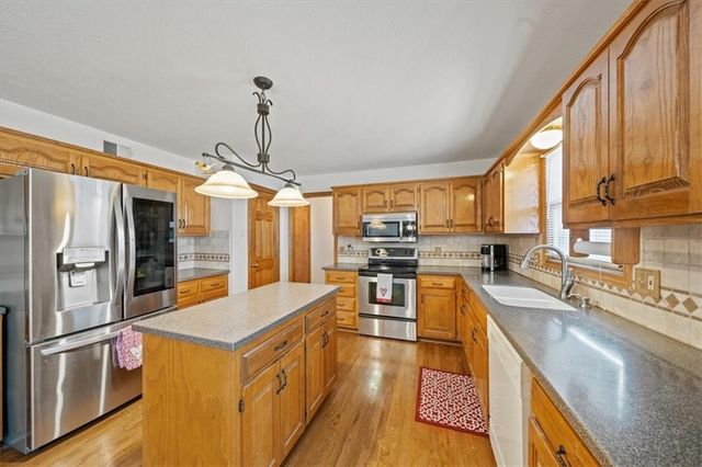 1383 S Hunter Drive, Olathe, KS 66062