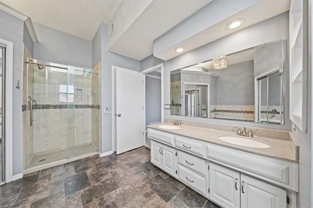 1383 S Hunter Drive, Olathe, KS 66062