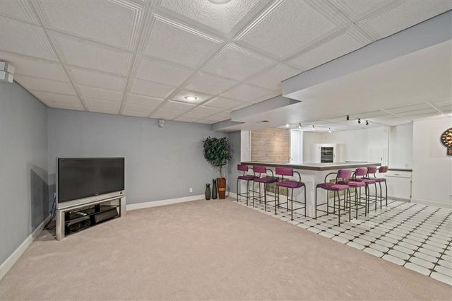 1383 S Hunter Drive, Olathe, KS 66062