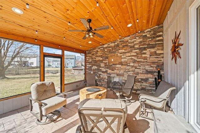 1383 S Hunter Drive, Olathe, KS 66062