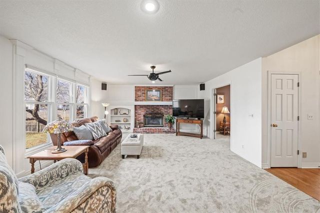 1383 S Hunter Drive, Olathe, KS 66062