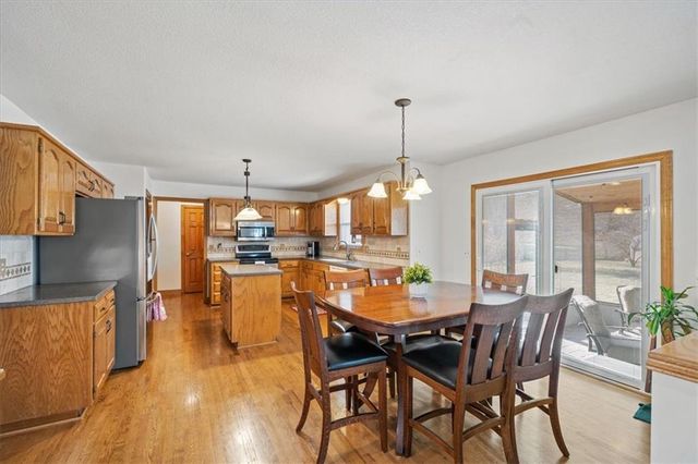 1383 S Hunter Drive, Olathe, KS 66062