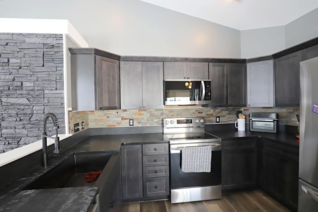 253 Aberdeen Court, Flushing, MI 48433