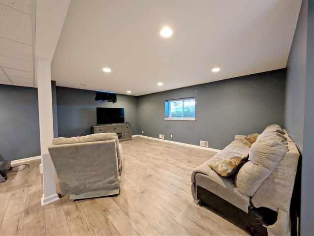 253 Aberdeen Court, Flushing, MI 48433