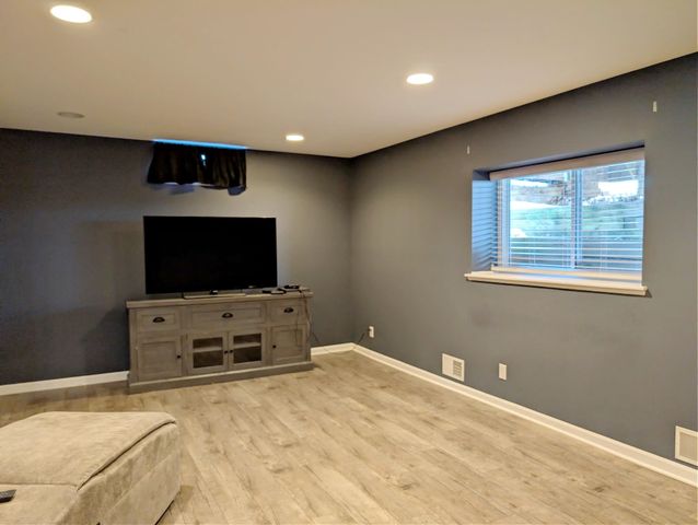 253 Aberdeen Court, Flushing, MI 48433