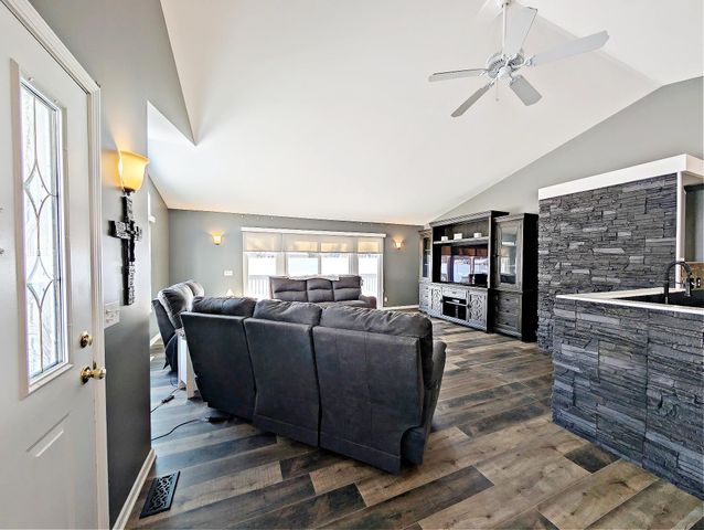 253 Aberdeen Court, Flushing, MI 48433