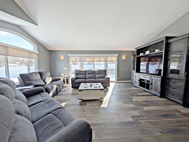 253 Aberdeen Court, Flushing, MI 48433