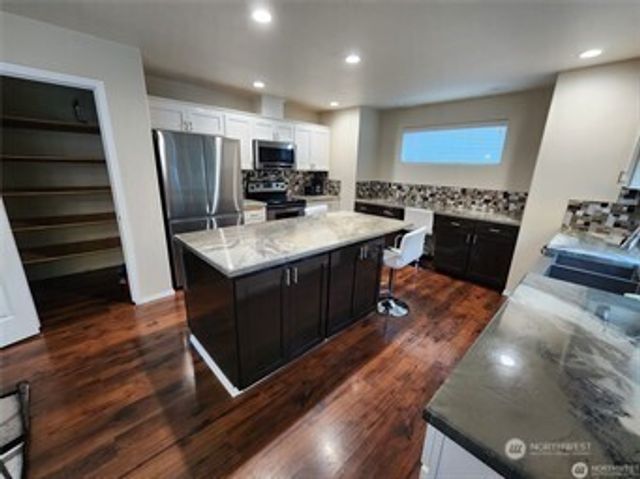 3021 70th Way SW, Tumwater, WA 98512